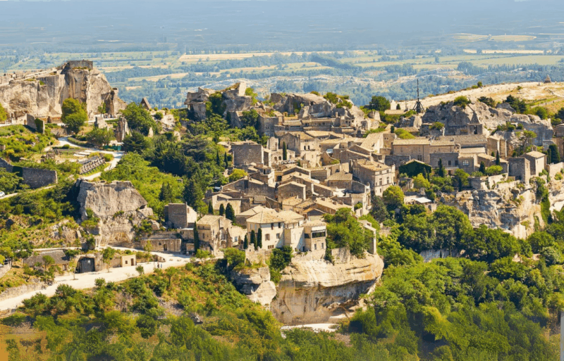 Ce village médiéval des Alpilles est une escapade parfaite pour l’été !