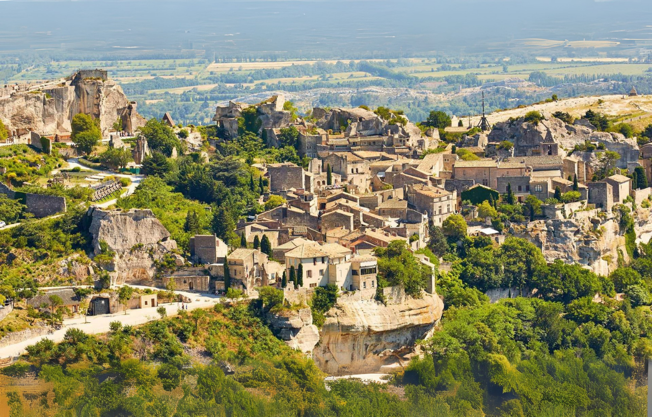 Ce village médiéval des Alpilles est une escapade parfaite pour l’été !