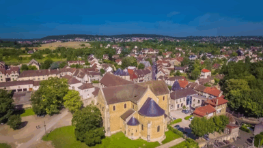 Classé parmi les plus beaux de France, ce village à 1h30 de Paris allie nature, patrimoine et sérénité