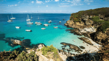 Criques secrètes, plages préservées cette île bretonne est une perle rare à découvrir cet été