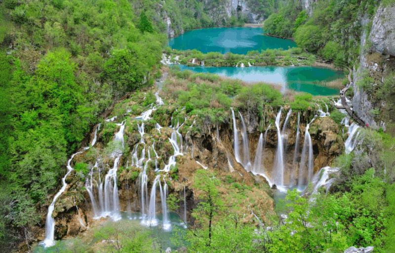 Croatie ce parc classé à l’UNESCO est un paradis de cascades à découvrir cet été !