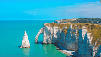 Élue plus belle plage de Normandie, ce joyau naturel fascine par sa puissance sauvage !