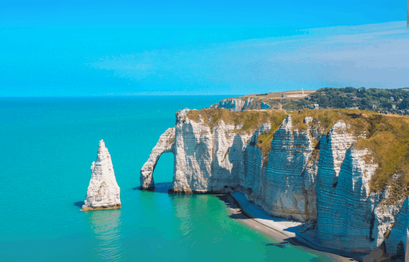 Élue plus belle plage de Normandie, ce joyau naturel fascine par sa puissance sauvage !