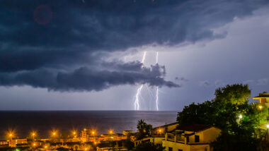 Incendies et orages : 3 départements en alerte rouge, 12 sous vigilance jaune ce mardi 8 juillet