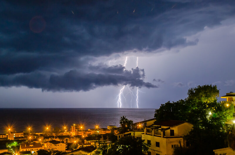 Incendies et orages : 3 départements en alerte rouge, 12 sous vigilance jaune ce mardi 8 juillet