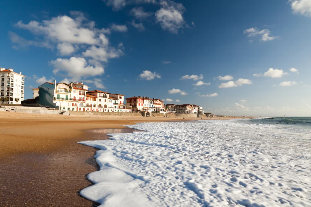 Le petit Bali français aux vagues mythiques la destination californienne de l’été 1
