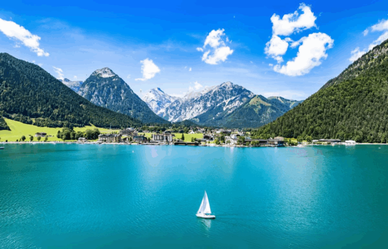 Nature, baignade et villages médiévaux les plus beaux lacs d’Europe pour s’évader !