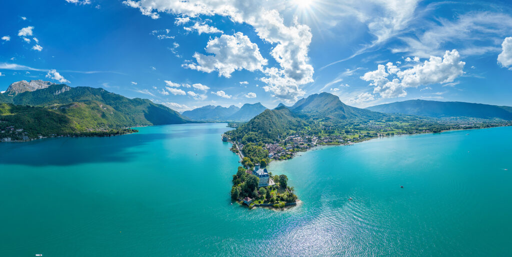 Nature, baignade et villages médiévaux voici les plus beaux lacs d’Europe pour s’évader 1