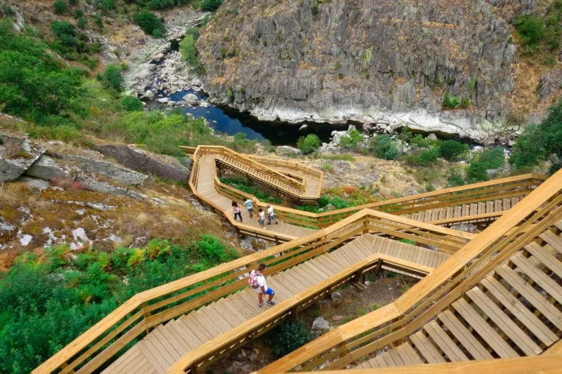 Nature sauvage et frissons garantis cette randonnée est un bijou caché du Portugal