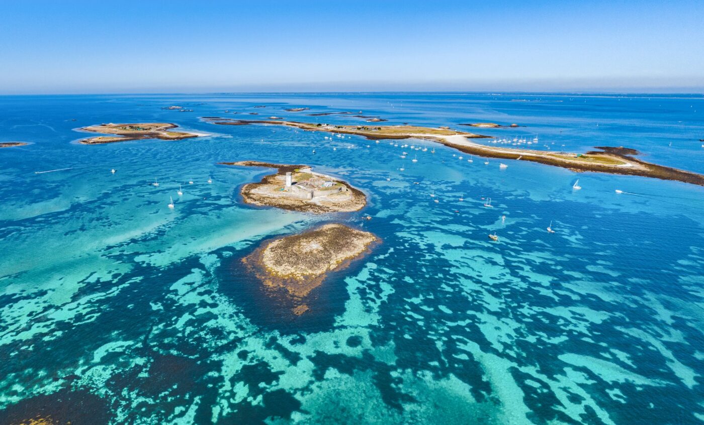 Plages de sable blanc et eaux turquoise ce joyau breton rivalise avec les plus belles îles du monde