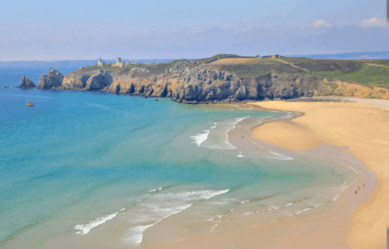 Pourquoi cette plage bretonne séduit-elle plus que les destinations stars de l'été
