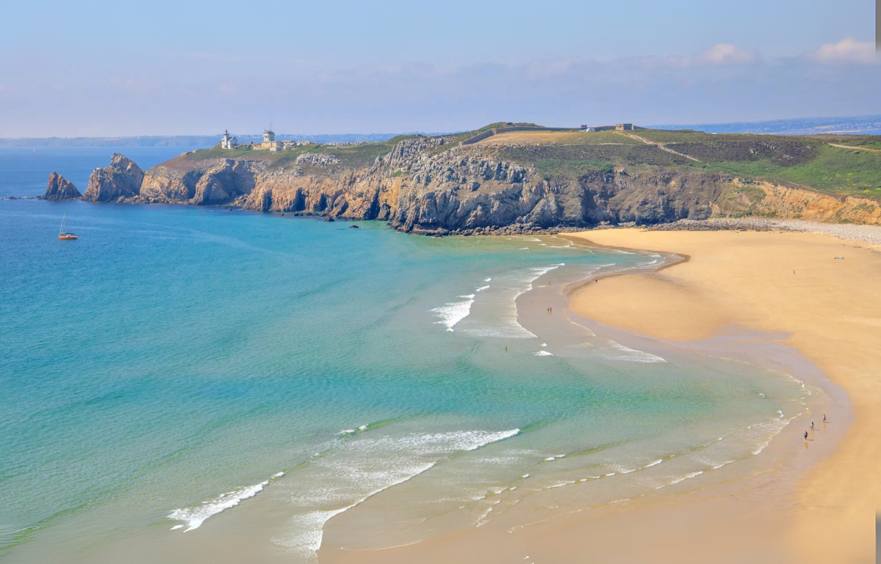 Pourquoi cette plage bretonne séduit-elle plus que les destinations stars de l'été
