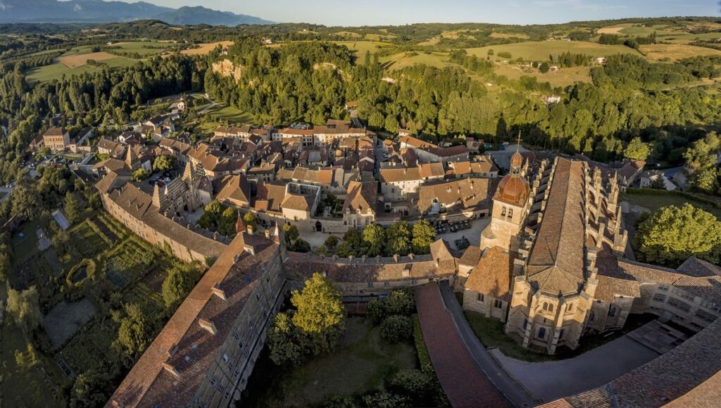 Saint Antoine l’Abbaye un village au sommet de la France