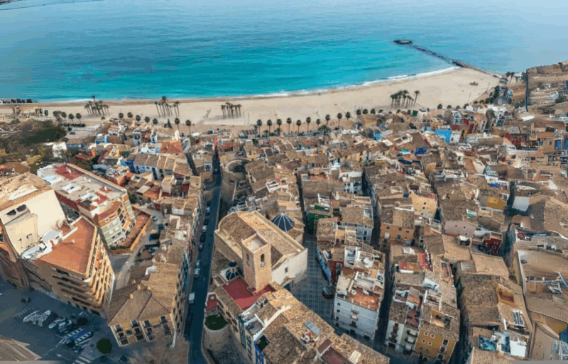 Vous cherchez une alternative calme à Alicante Ce village historique a tout pour vous séduire !
