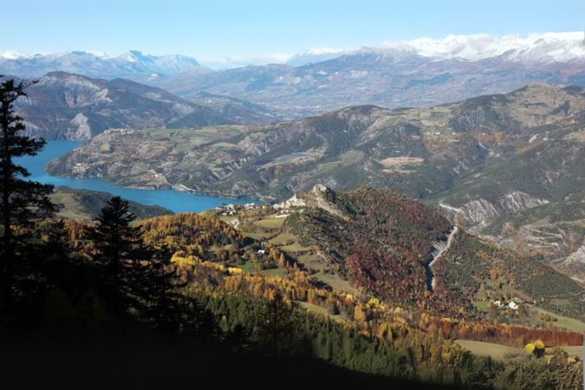 À 1 700 m d’altitude, ce village isolé des Hautes-Alpes promet un séjour hors du temps et sans wifi