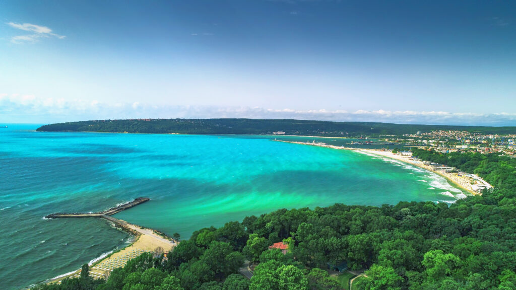 À 2h30 de Paris, cette île secrète dévoile ses plages secrètes dignes des Caraïbes 1