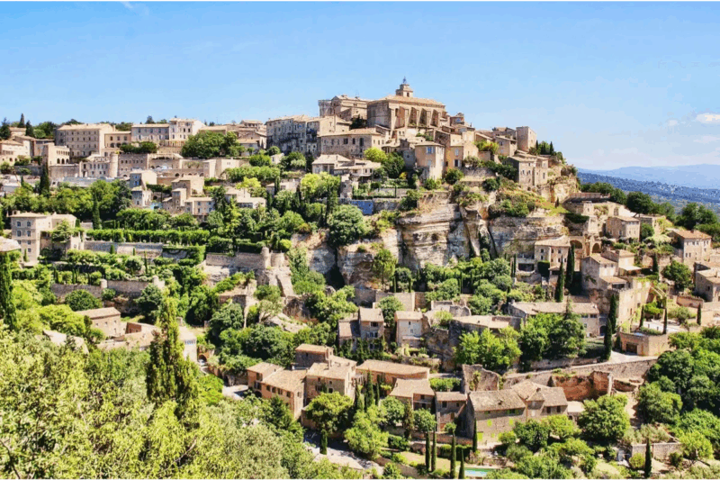 Cette ville provençale élue la plus paisible de France séduit par son charme et ses paysages envoûtants