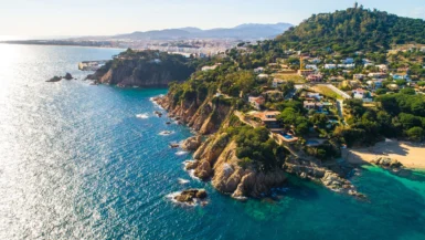 Costa Dorada 6 plages paradisiaques à découvrir au sud de Barcelone cet été