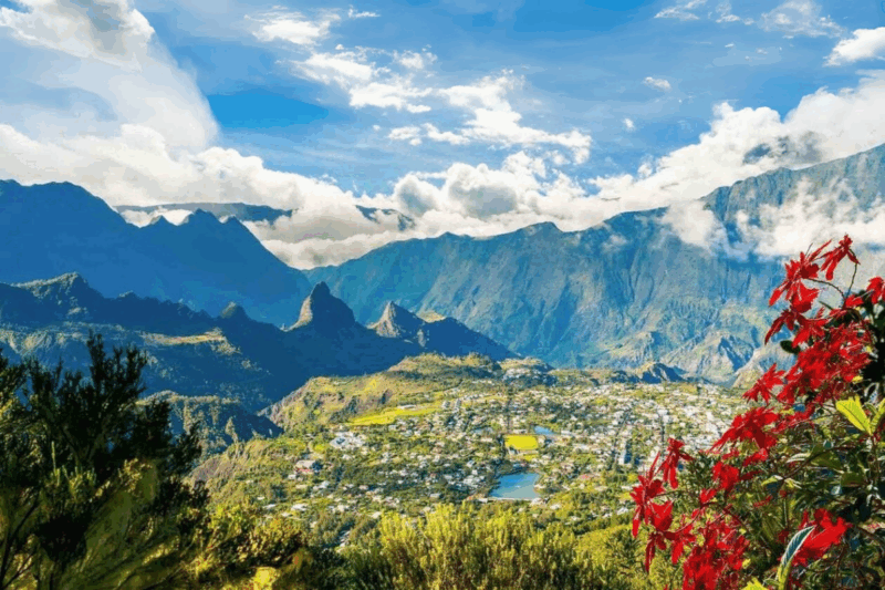Des panoramas vertigineux et des cascades secrètes explorez les merveilles cachées de La Réunion !