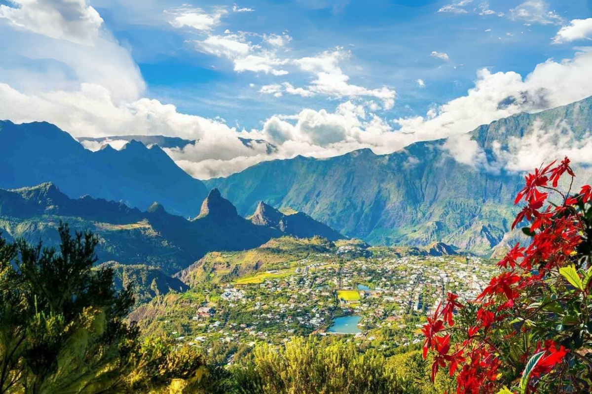 Des panoramas vertigineux et des cascades secrètes explorez les merveilles cachées de La Réunion !