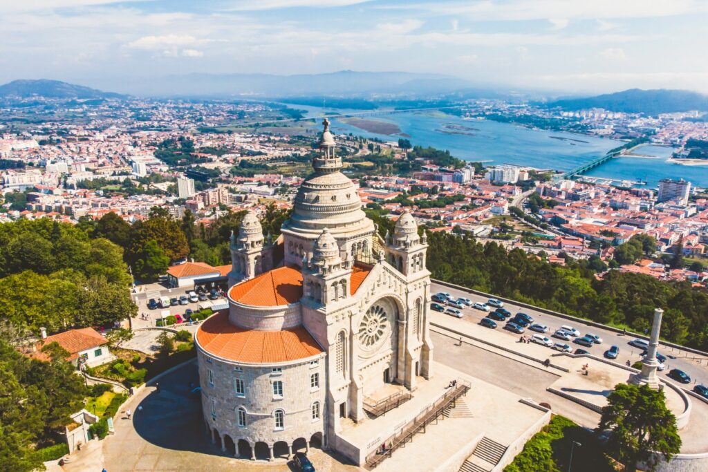 Entre fleuve et océan, une ville portugaise dévoile un patrimoine unique et des plages de rêve 1