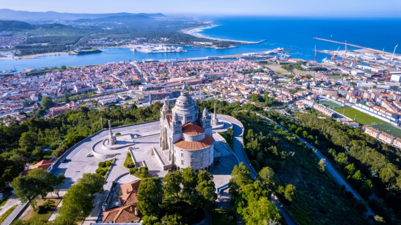 Entre fleuve et océan, une ville portugaise dévoile un patrimoine unique et des plages de rêve