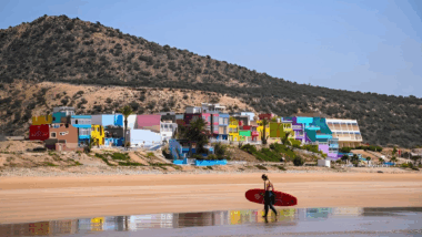 Entre mer et montagnes ce joyau caché du Maroc séduit par ses couleurs et son authenticité
