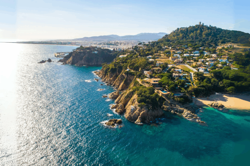 Falaises, vestiges romains et ports authentiques ces villages catalans valent le détour cet été !