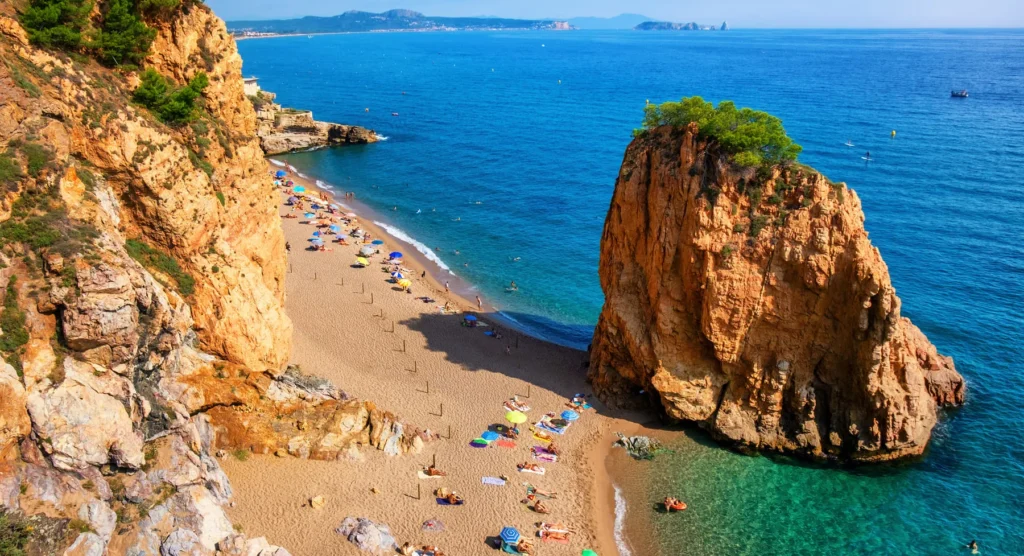 Falaises, vestiges romains et ports authentiques ces villages catalans valent le détour cet été 1