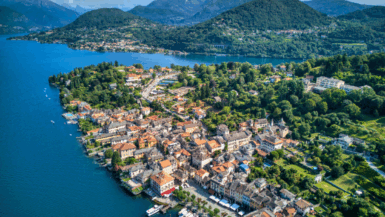 Italie ce village médiéval au bord d’un lac semble tout droit sorti d’un film