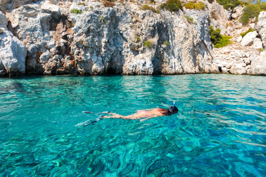 Moins connue que ses voisines, cette île grecque de 12 km² est un trésor caché à 1h d’Athènes 1