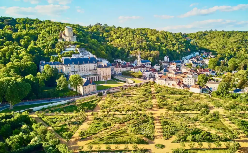 À une heure de Paris, ce village classé parmi les plus beaux de France est parfait pour un week-end 1
