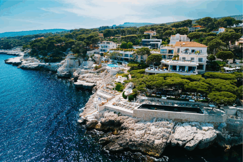 Côte d'Azur un lieu d’exception mêlant art, gastronomie et panorama à couper le souffle est à découvrir