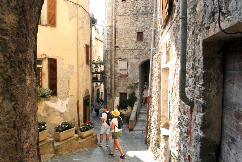 Échappez à la foule un village préservé à explorer en septembre près de l'Italie 1