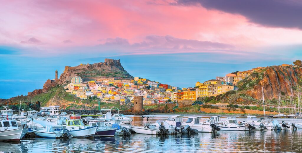 Laissez-vous séduire par un village pittoresque en Sardaigne, où le temps semble s’être arrêté 1