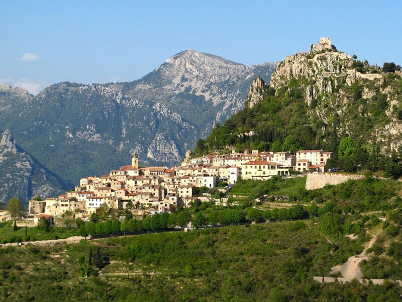Près de Nice, ce village médiéval classé parmi les plus beaux d’Europe émerveille les visiteurs