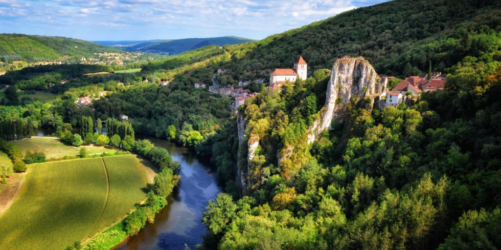 Un décor médiéval unique partez à la découverte de ce village du Lot élu préféré des Français 1