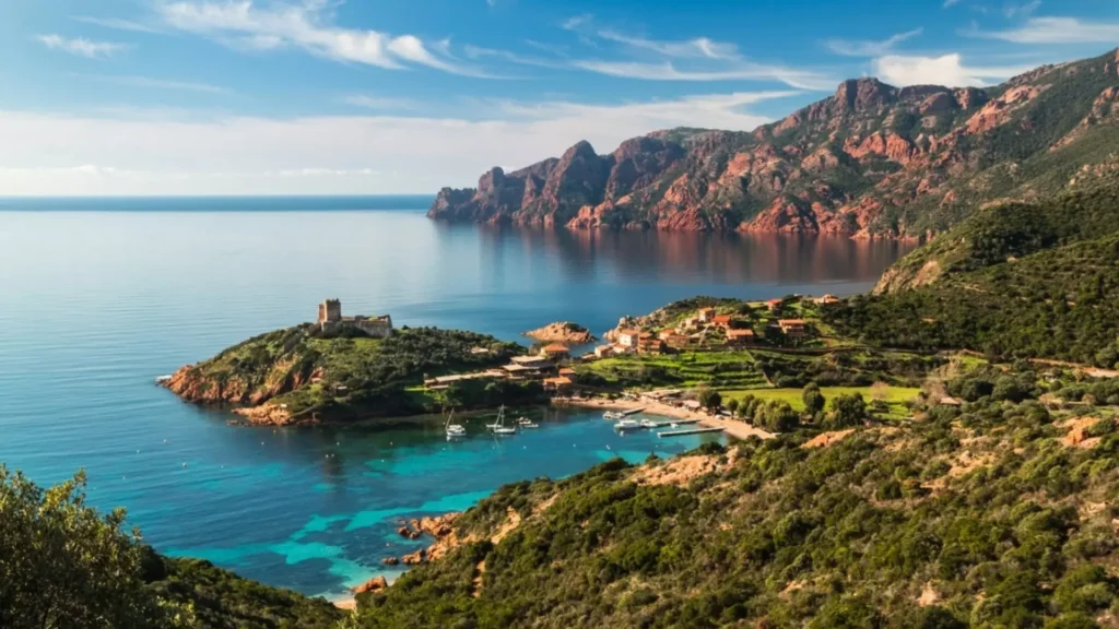 Un paradis préservé en Corse ce village, accessible seulement à pied ou en mer est à découvrir 1