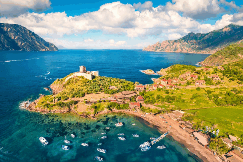Un paradis préservé en Corse ce village, accessible seulement à pied ou en mer est à découvrir 1